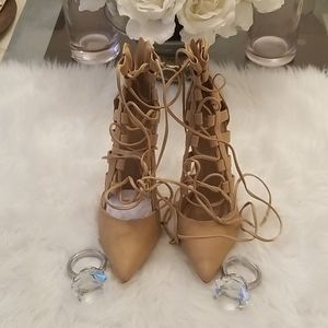 Shoe Republic la size 8 lace up shoe